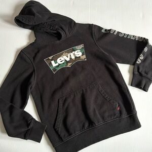 Levi’s black hoodie with kangaroo pocket, camouflage lettering. Boys 10 - 12